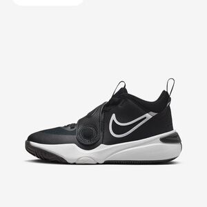 Nike Team Hustle D 11 Big Kids’ Basketball Shoes Black White